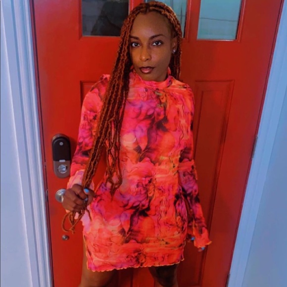 The green mesh material dress - Picture 2 of 3